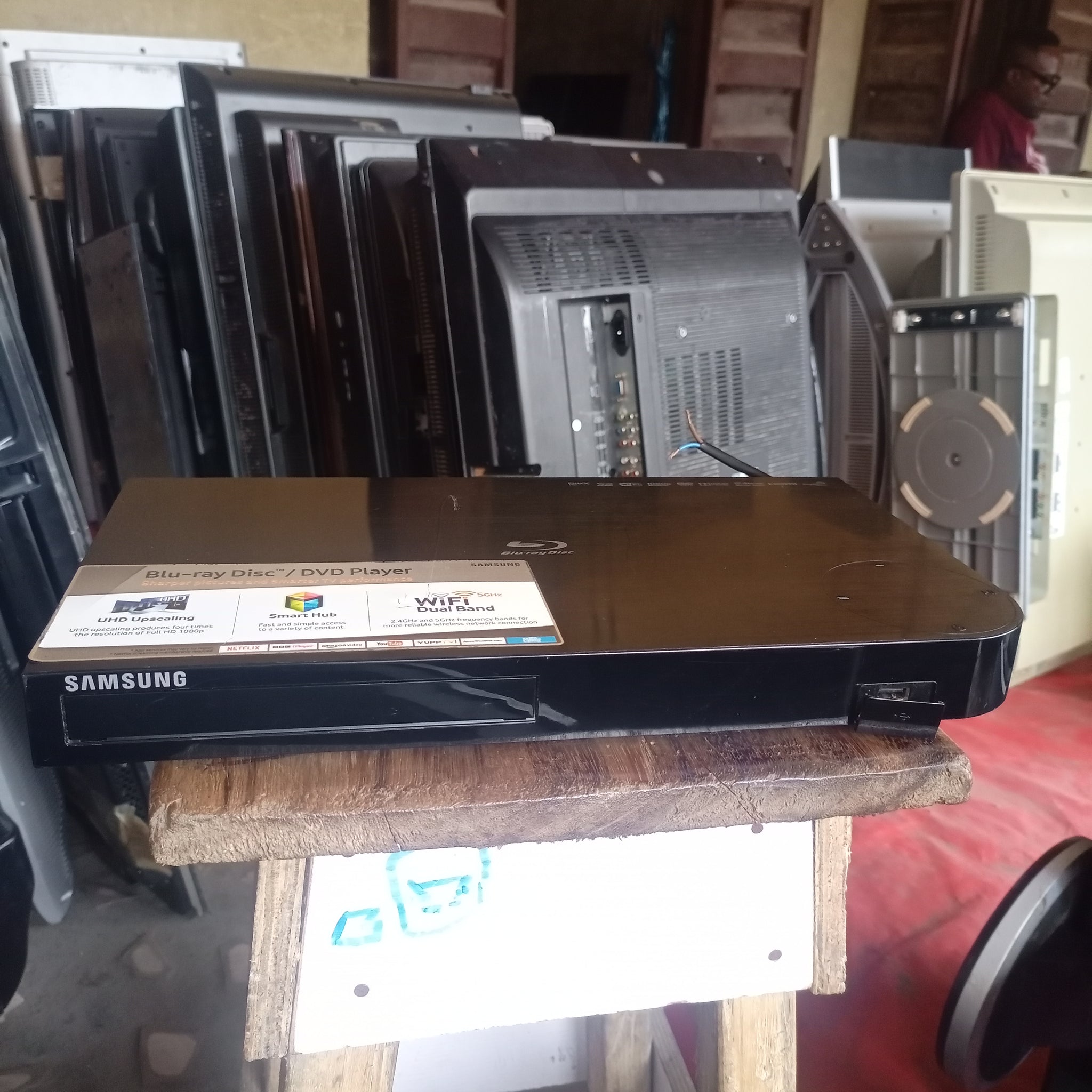 Samsung BDJ6300 WiFi Smart 4K Bluray 3D DVD Player + Screen Mirrorin