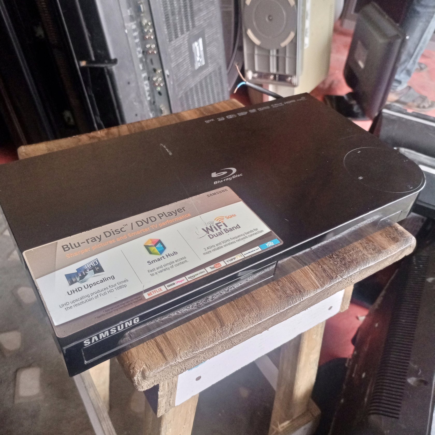 Samsung BDJ6300 WiFi Smart 4K Bluray 3D DVD Player + WiFi, Screen Mi