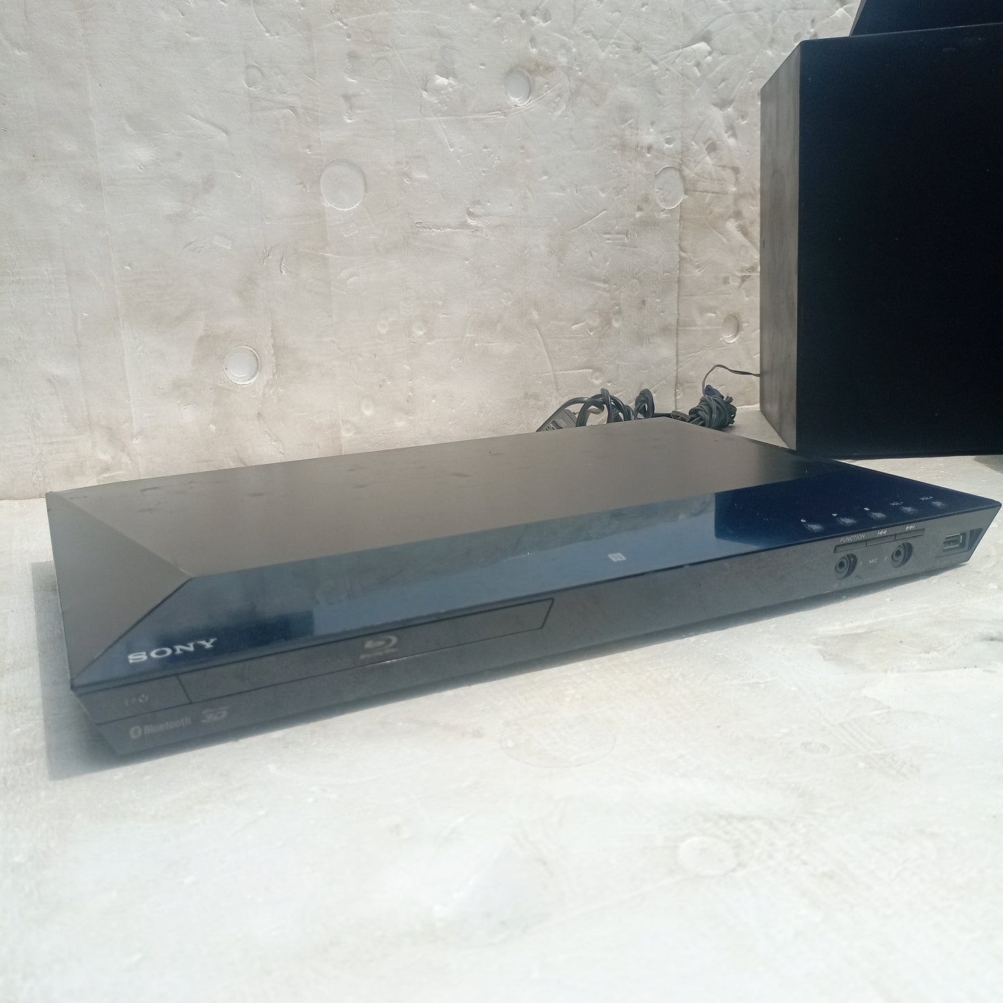 Sony BDV-E2100 5.1Ch 1000 Watts Bluetooth Smart 3D Blu-ray DVD Home Theater Machine Head (Wifi, Netflix) - front view