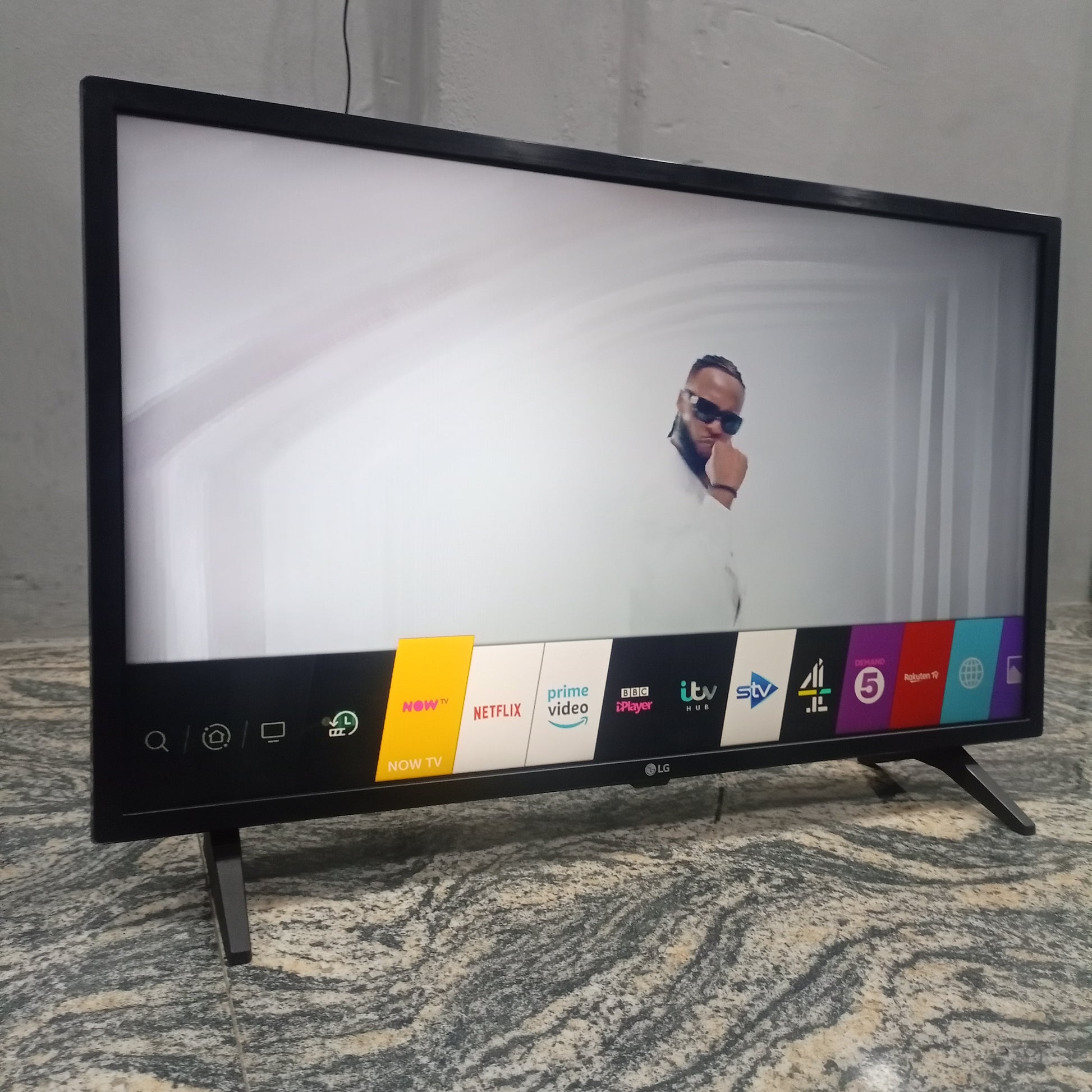 LG TV LED HD, 80cm/32'', AI Smart TV, Procesador Quad Core, ThinQ webOS 4.5  con Sonido Virtual Surround Plus, 2xUSB, 3xHDMI, G