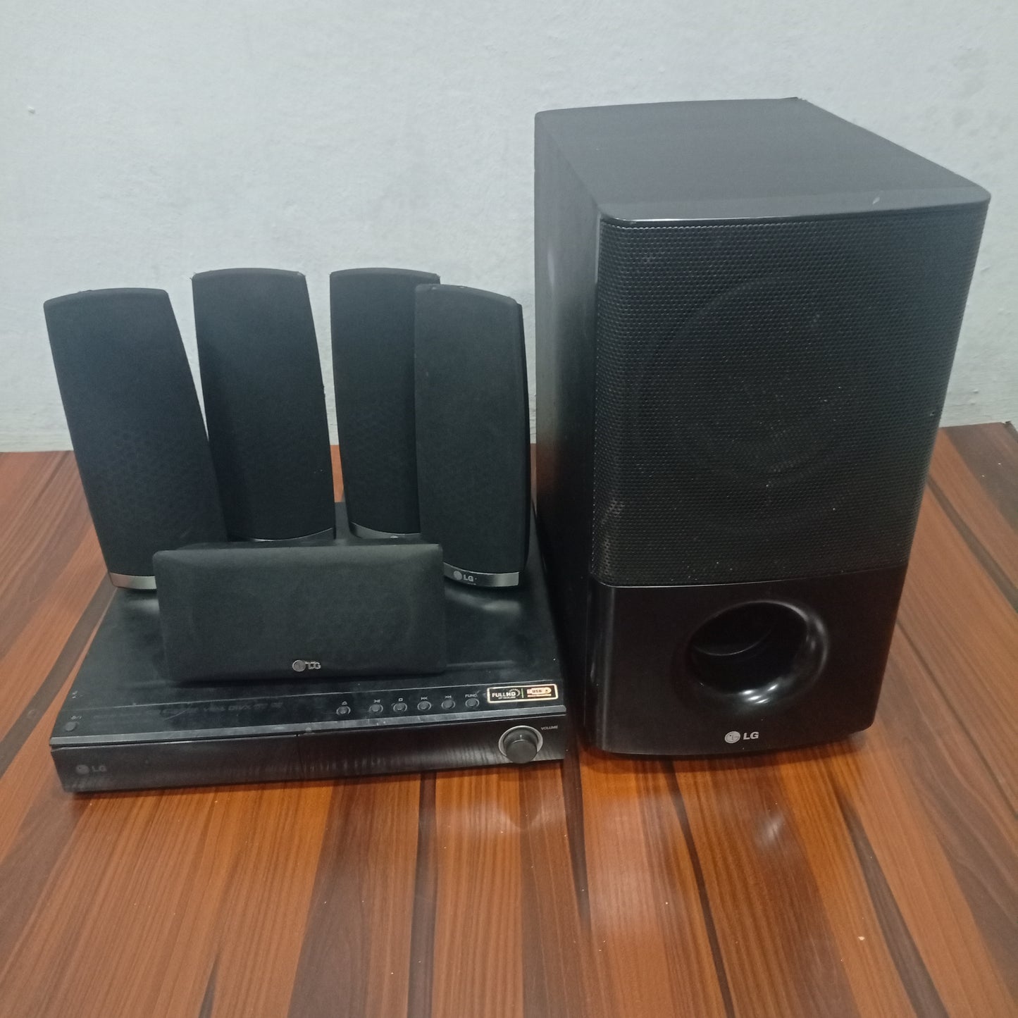 LG 5.1Ch 850W DVD Home Theater System - Foreign Used