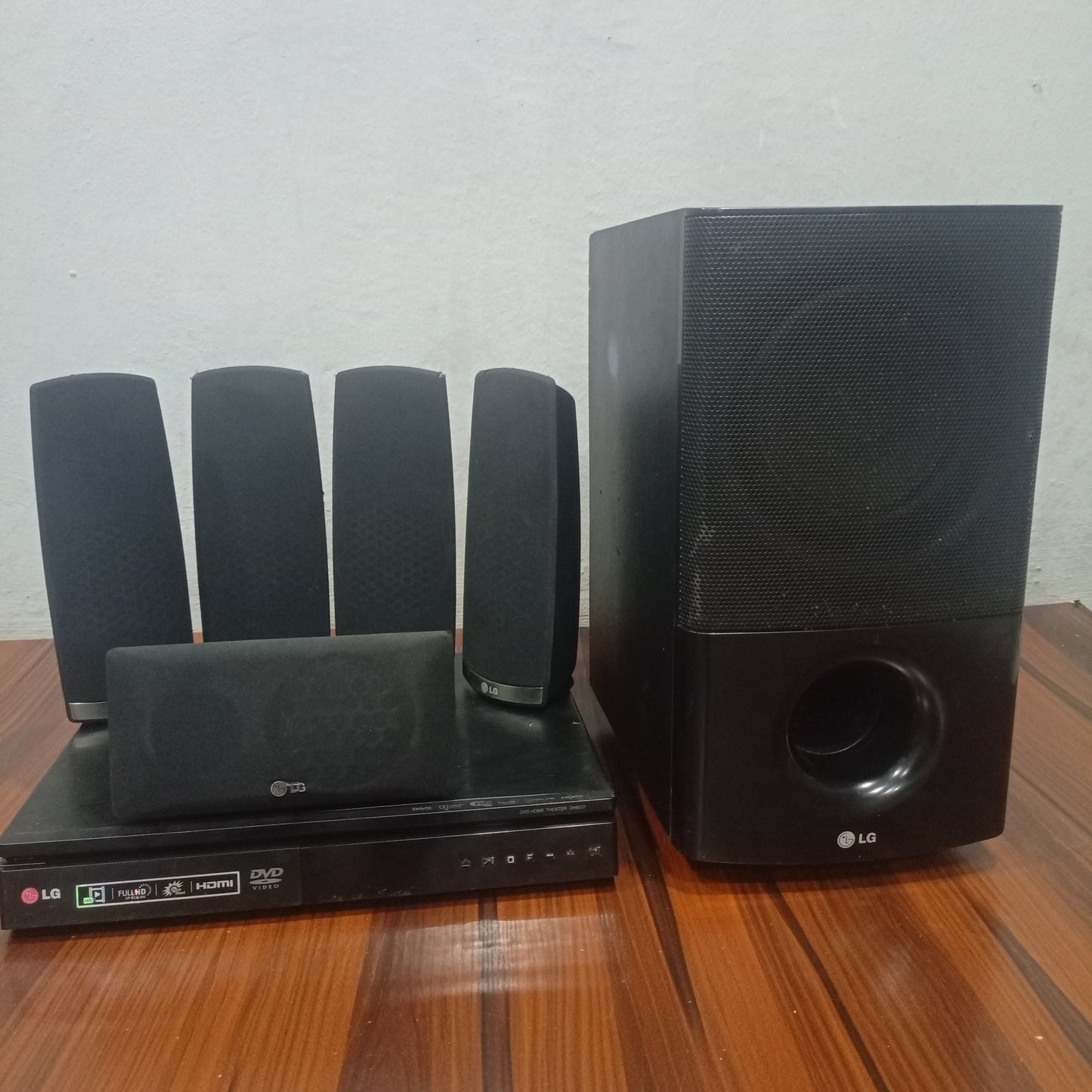 LG 5.1Ch 1000W DVD Home Theater System - Foreign Used