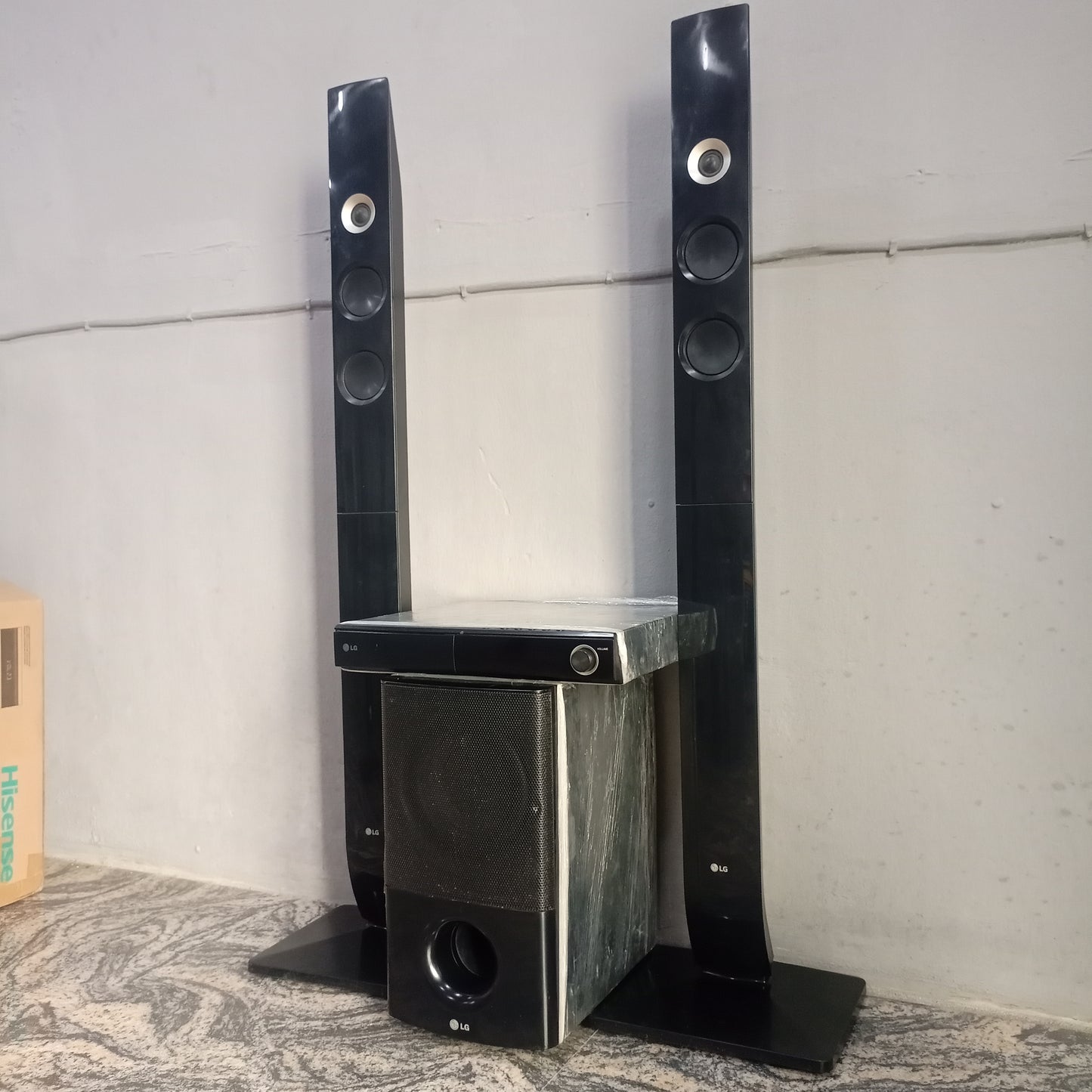 LG 2.1Ch 600W Tower DVD Home Theater System - Foreign Used