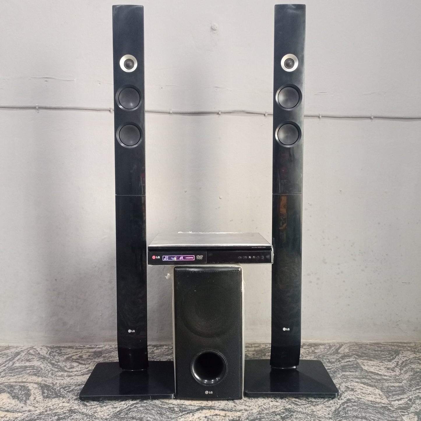 LG 2.1Ch 600W Tower Bluetooth DVD Home Theater System - Foreign Used