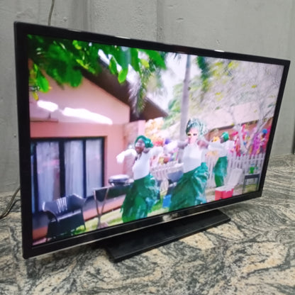 JVC 32 pouces LT-32C690 WiFi intégré Smart TV LED Full HD (Netflix, YouTube) - Utilisé à l'étranger