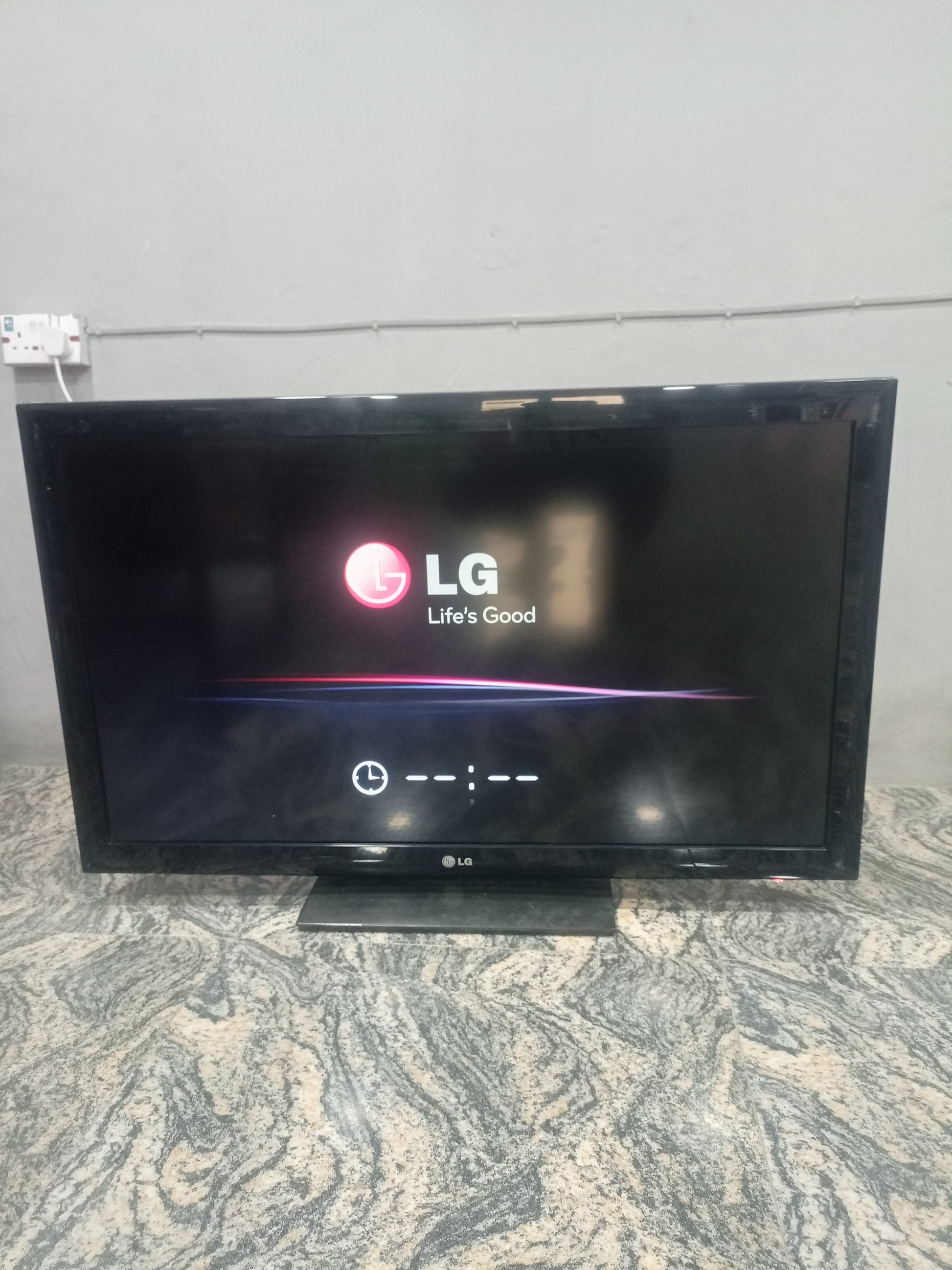 LG 42 Inch 42LH3000 Widescreen 1080p FHD LCD TV + USB Support