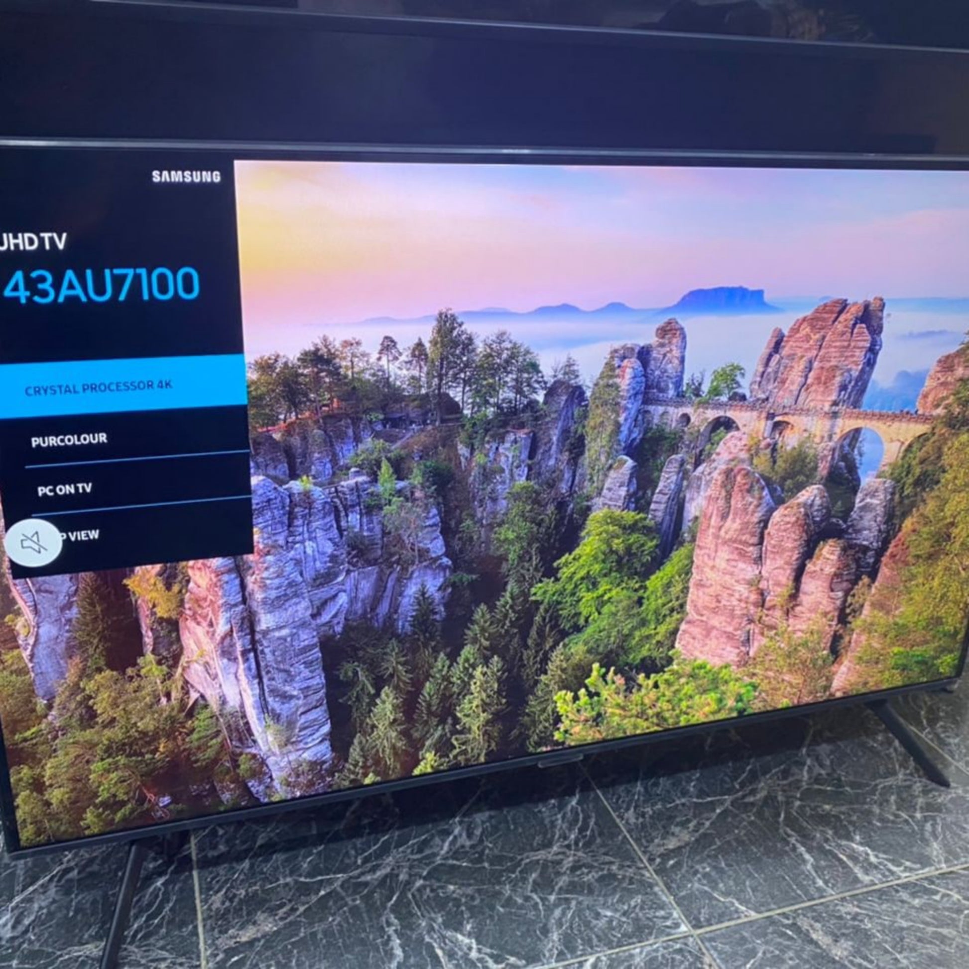 SAMSUNG 43 Inch UE43AU7100 2021 Crystal UHD 4K HDR Smart Apple TV - UK Used