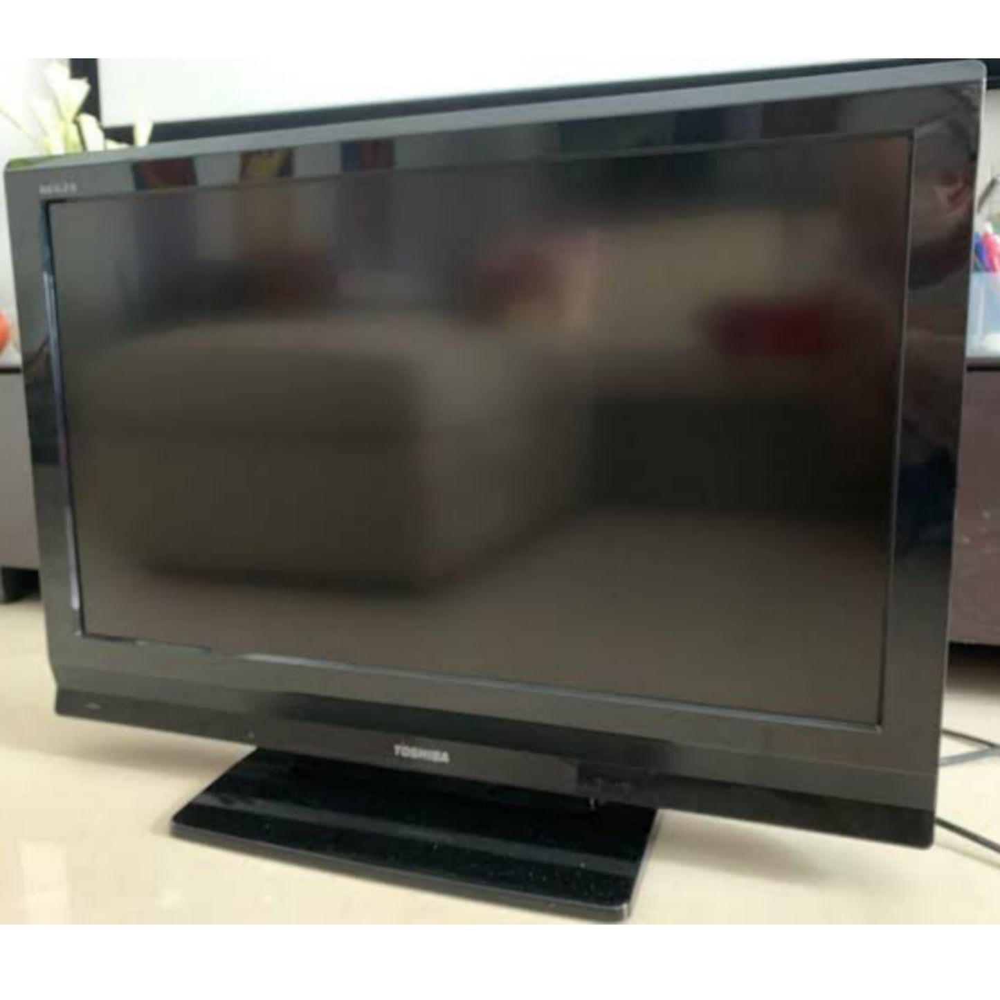TOSHIBA 32 Inch 32AV600 HD Ready LCD TV - London Used