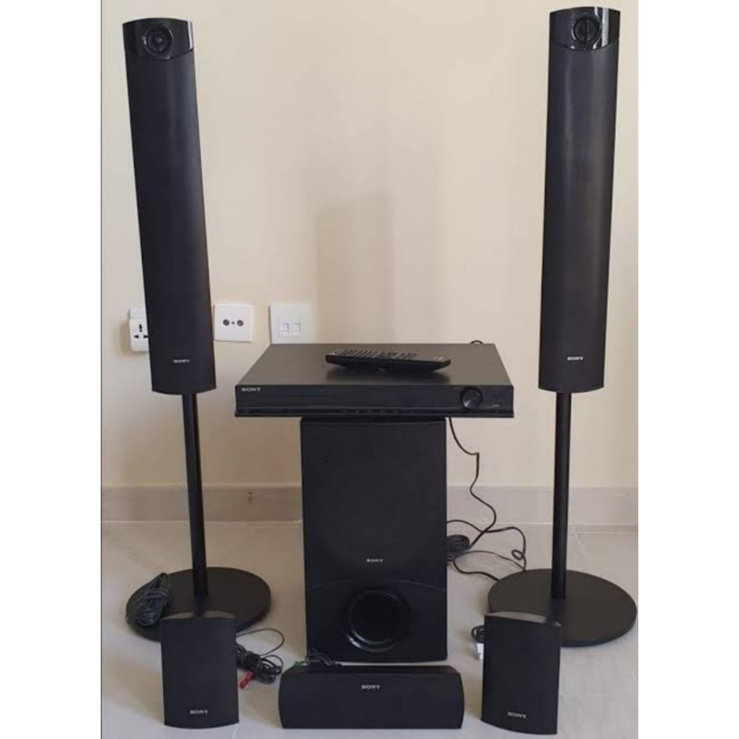 Sony DAV-DZ640K 5.1Ch 1000 watts Standing DVD Home Theater System - Foreign Used