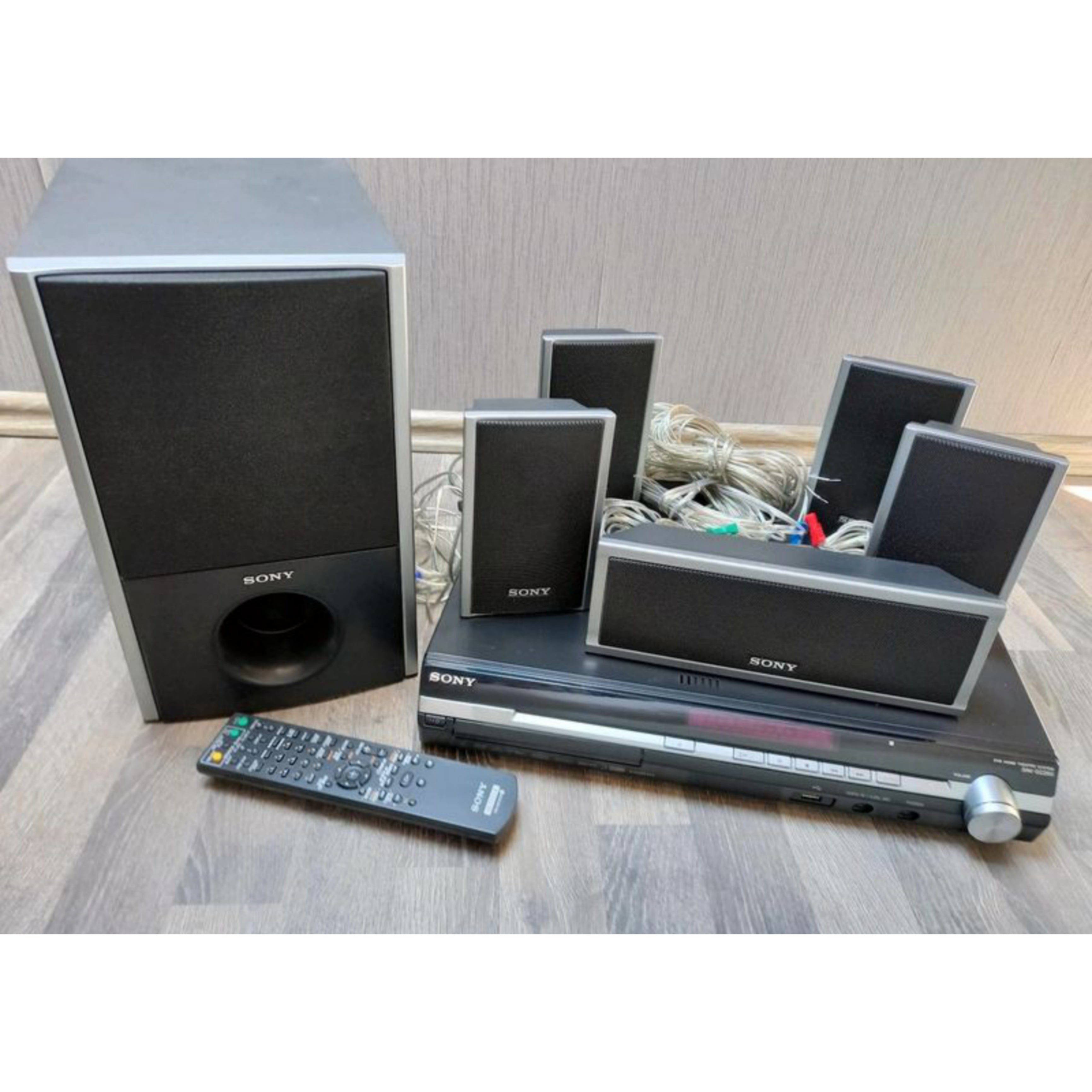 Sony DAV DZ230 5 1Ch 850 Watts DVD Home Theater System Foreign Used Sony DAV DZ230 5 1Ch 850 Watts DVD Home Theater System Foreign Used