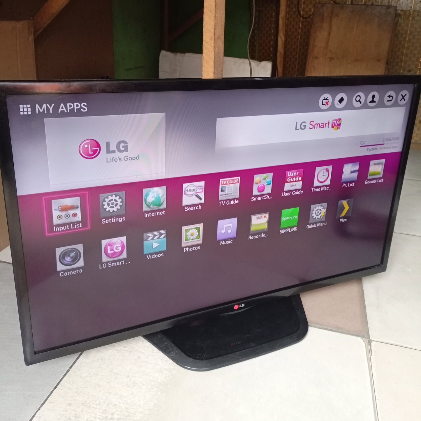 LG 39 Inch 39LN575S Satellite Smart Full HD 1080p LED TV - UK Used